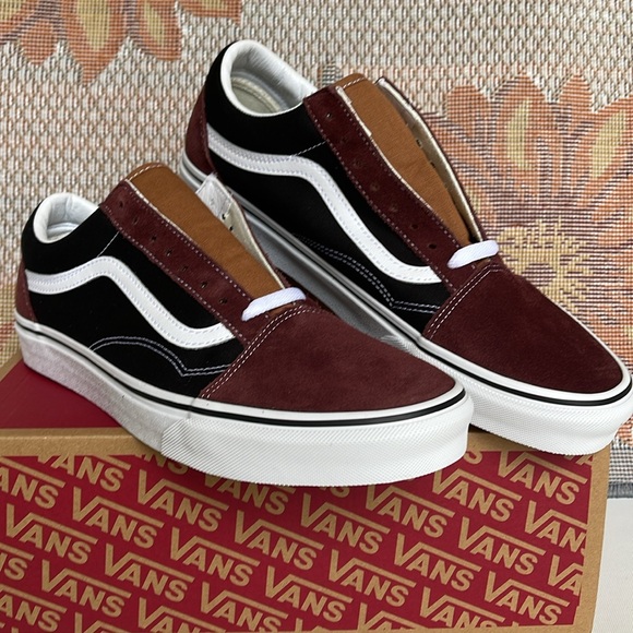 Vans Men’s Old Skool
Color Block Black/Brown
VN0007NTYS8
Sneakers - Picture 10 of 16